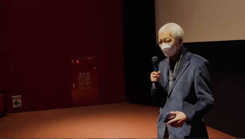 移居台湾香港作家李怡25日在台北《时代革命》放映会致词。(台湾边城青年提供)